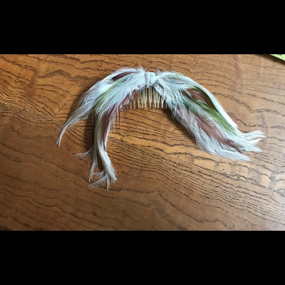 Vintage 1990s feather Hair comb